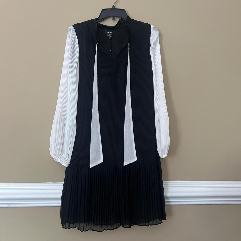DKNY Black and white pleated dress with tie neck detail NEW with Tags size 10
